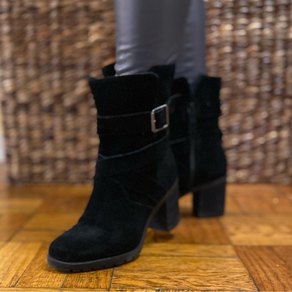 CLARKS ARTISAN MALVET DORIS BLACK SUEDE STACK HEEL ORTHOLITE BOOTIE SZ 8M - Picture 2 of 7